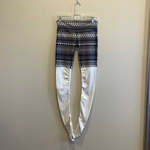 ALO Goddess legging RARE Tribal print SZ SMALL